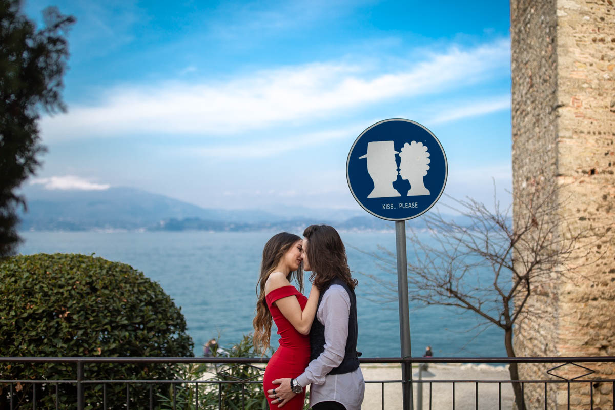Professional wedding photographer - Photo shoot of a love escape in Sirmione Lake Garda - Professional wedding photographer
