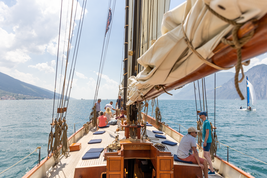 Cruise with Veliero Siora Veronica on Lake Garda with photographer